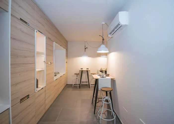 Il Muro Vecchio جيارديني ناكسوس