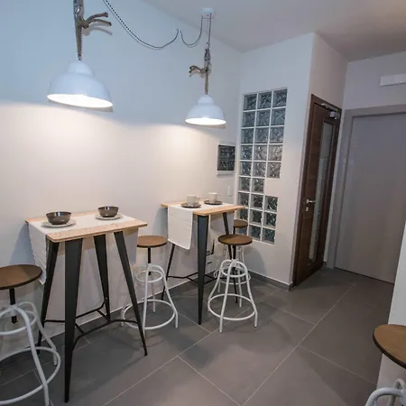 Il Muro Vecchio Konukevi Giardini Naxos